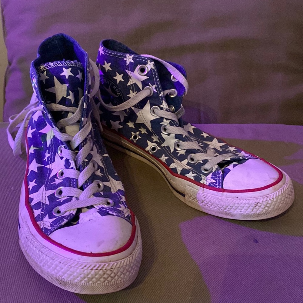 Patriotic stars converse!